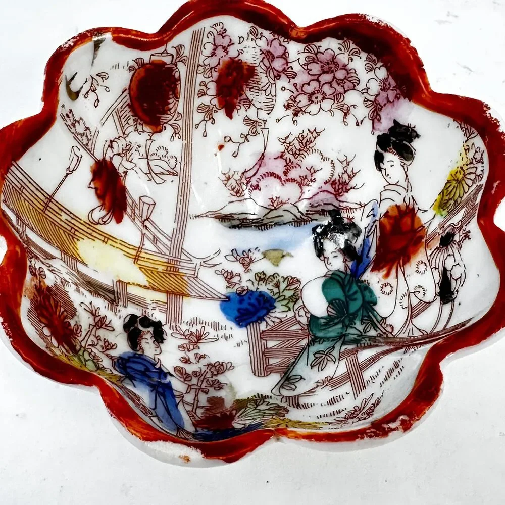 Japanese Kutani Geisha Porcelain Bowls Scalloped Hand Painted Set of 3 Vintage